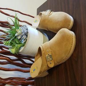 NWOT Dr. Scholl's Tan Clogs